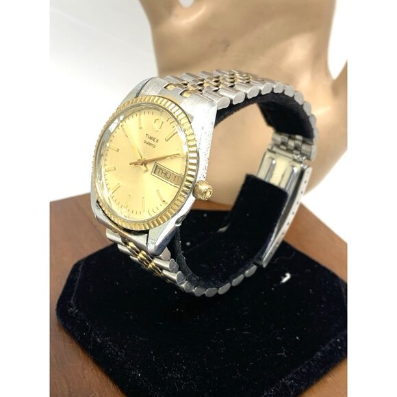 Timex Q Men's Watch Vintage Quartz Gold Dial Day Date 33mm Stainless Steel Band - Picture 2 of 14
